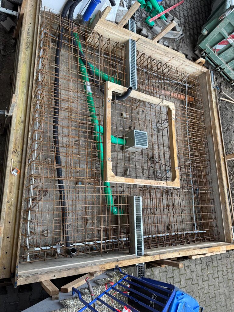 Bewehrung und Schalung eines Fundaments